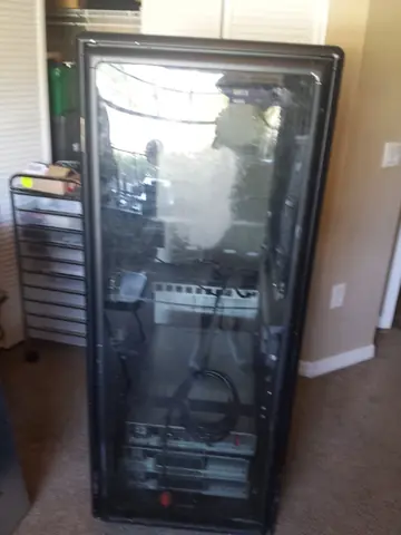 Nov 2015. The rack stripped down to clean and rebuild, moving boxes still in the room.