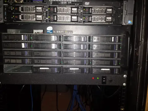 Apr 2016. Dell PowerEdge up top, Supermicro hot-swap storage below.